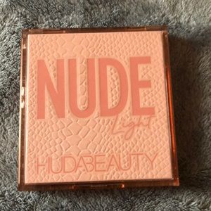 HUDA BEAUTY Nude Light Makeup Palette